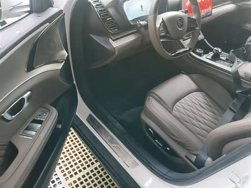BYD Han 2022 DM-i 121KM Premium фото 16