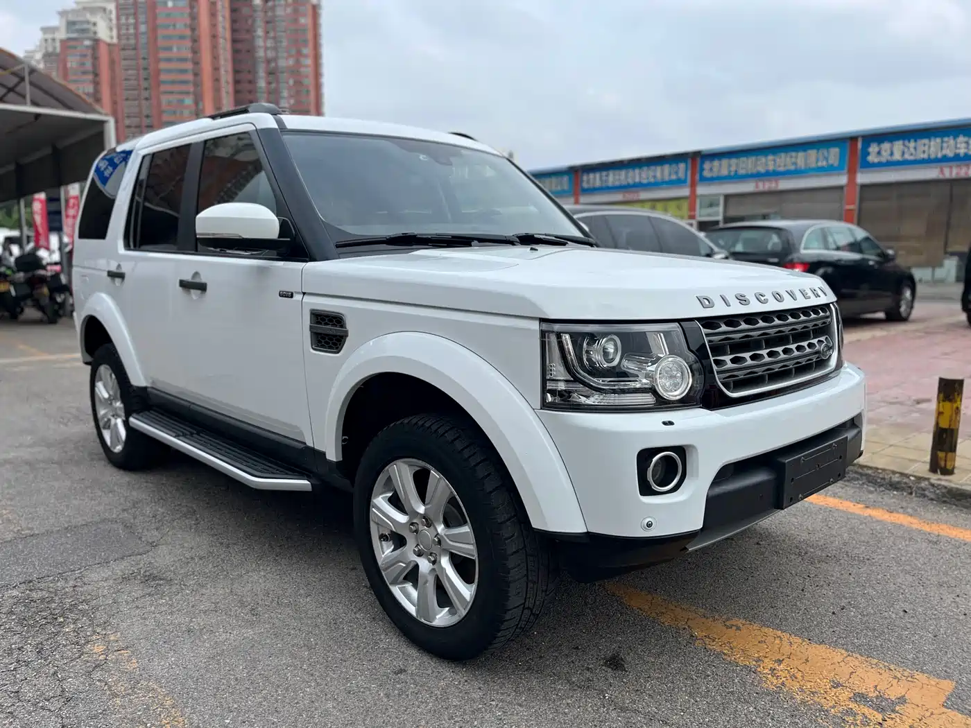 Land Rover Discovery 2016 3.0 SC V6 SE фото 3