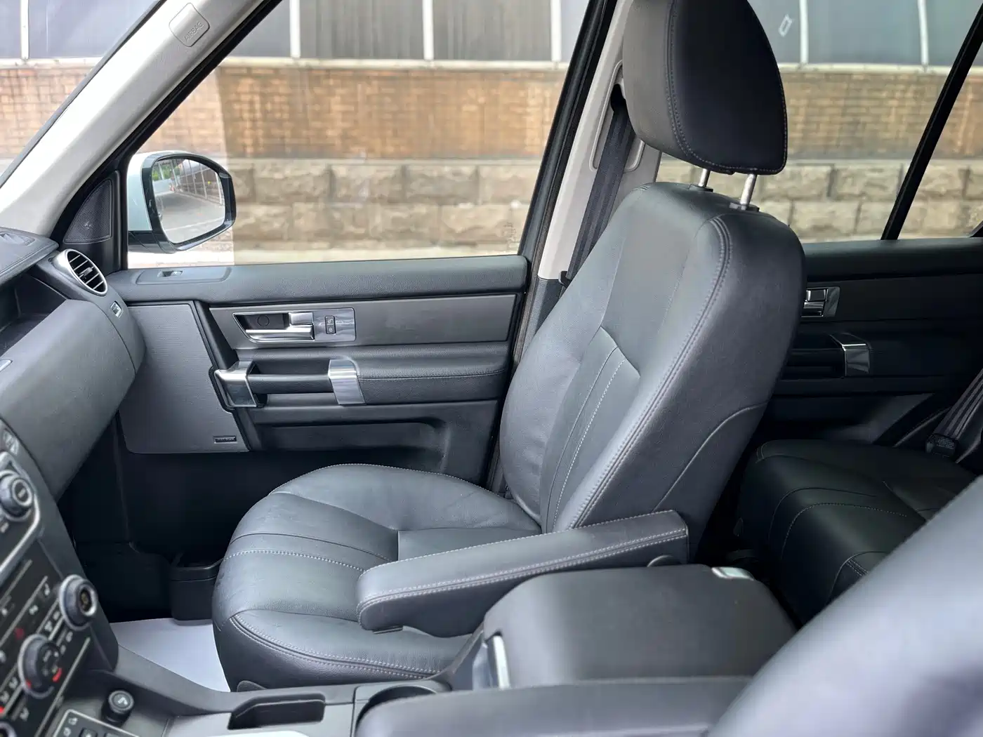 Land Rover Discovery 2016 3.0 SC V6 SE фото 10
