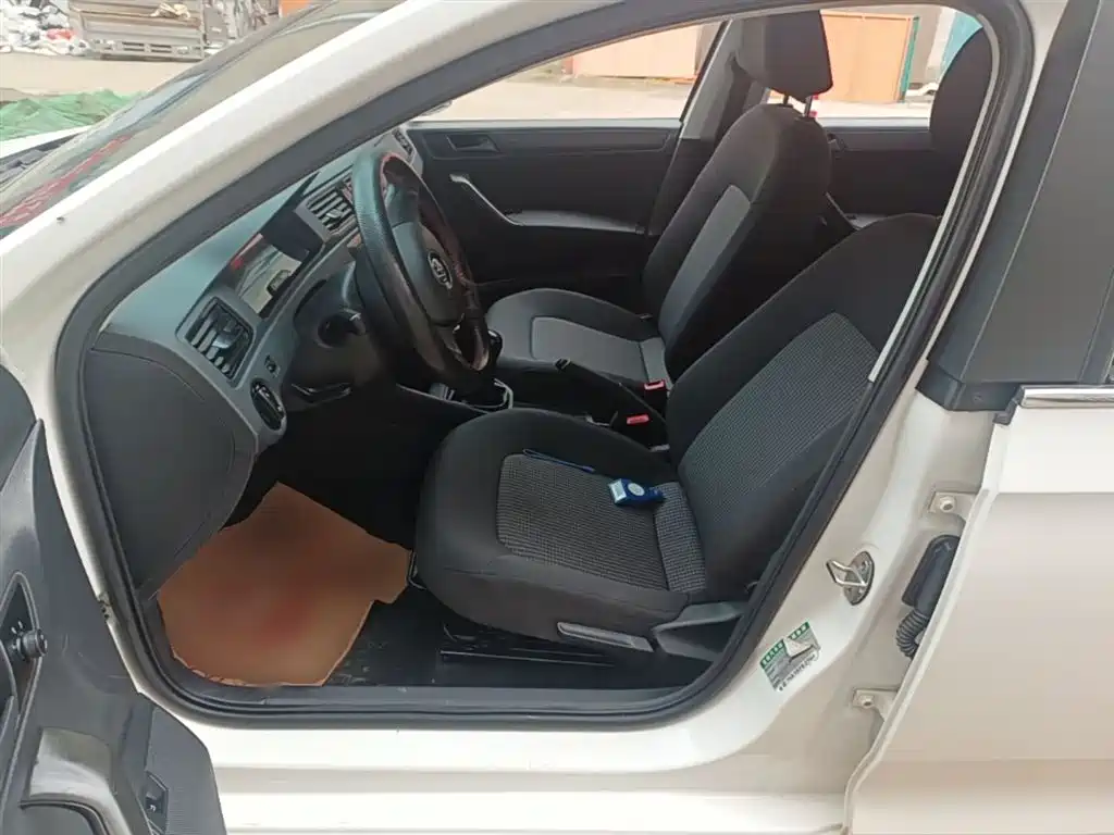 Volkswagen Santana 2016 1.6L Manual Trend Edition фото 15