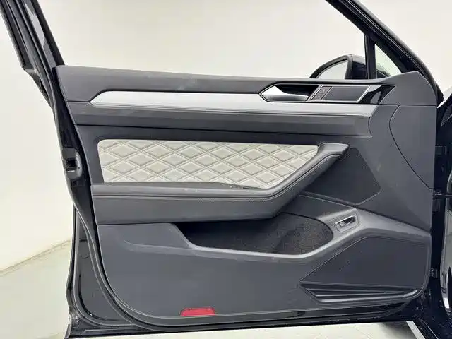 Volkswagen Magotan 2023 Model 2 Million Commemorative Edition 330TSI DSG Luxury фото 14