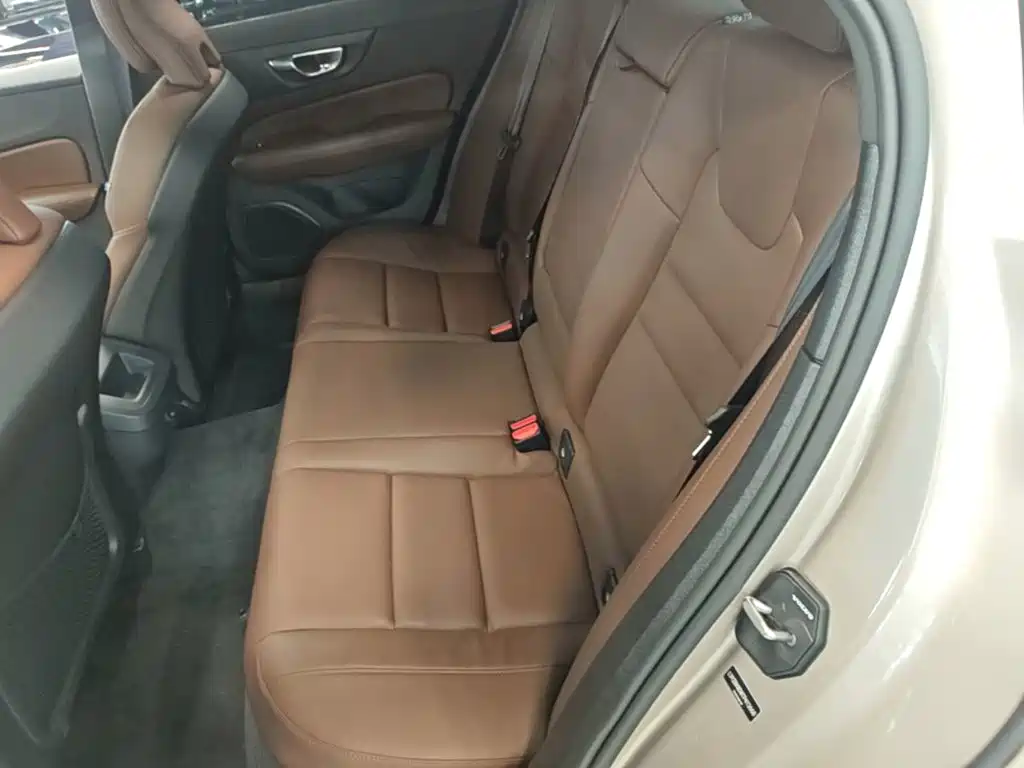 Фото 17 - Volvo S60