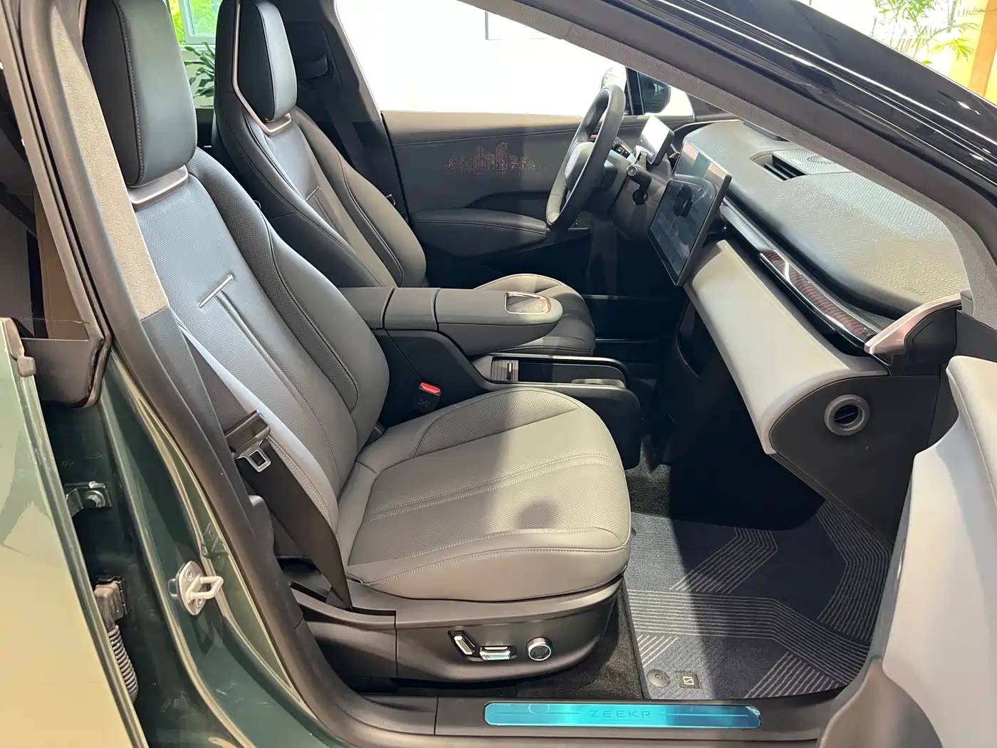 Zeekr X 2025 5-Seater AWD Sport Edition фото 8