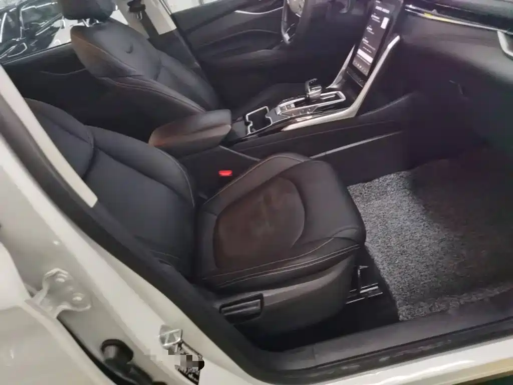 SAIC Maxus EUNIQ 6 2022 2021 1.3T PLUG IN LITE Enjoyment Edition