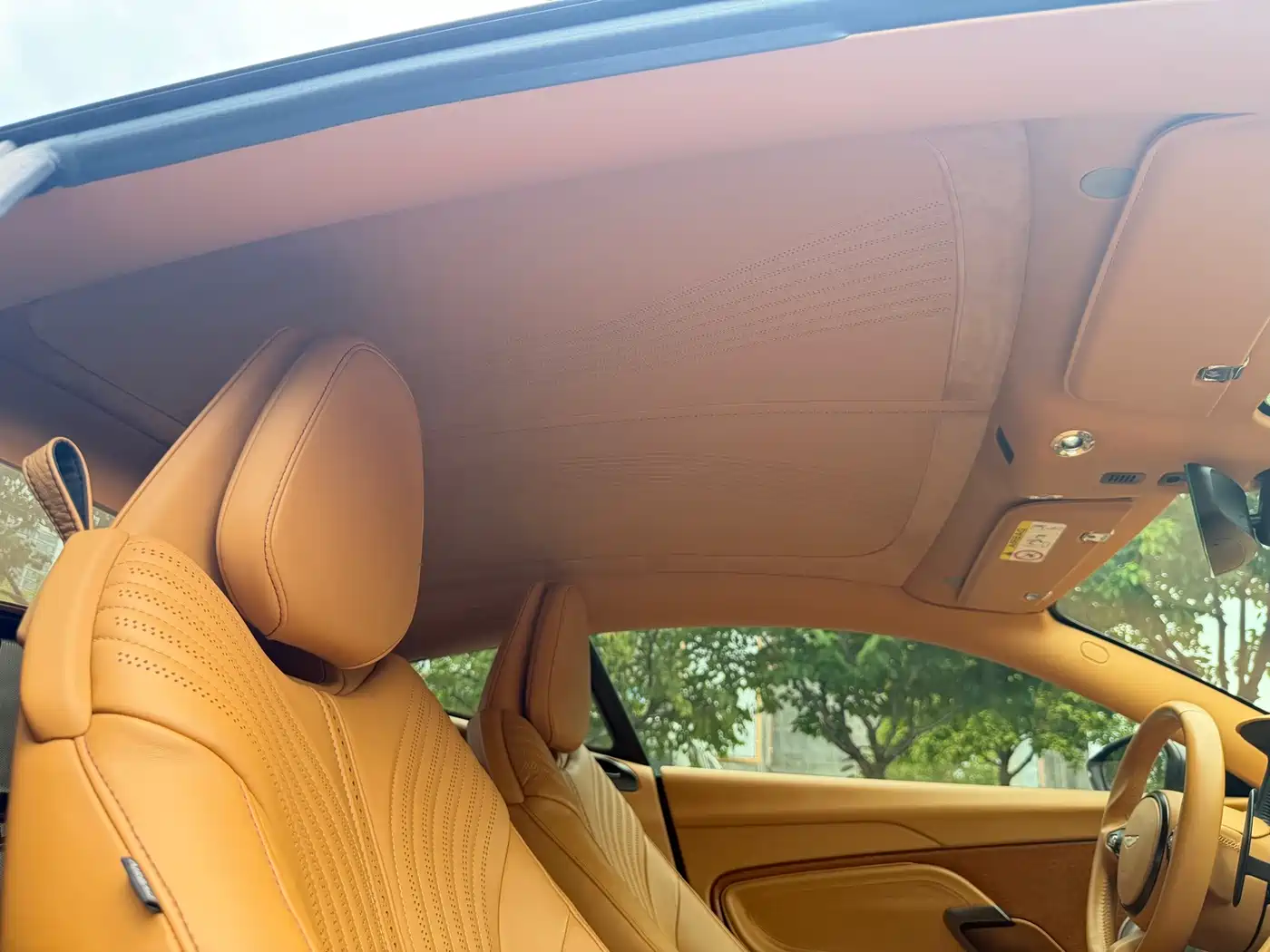 Aston Martin DB11 2017 2016 5.2T Launch Edition