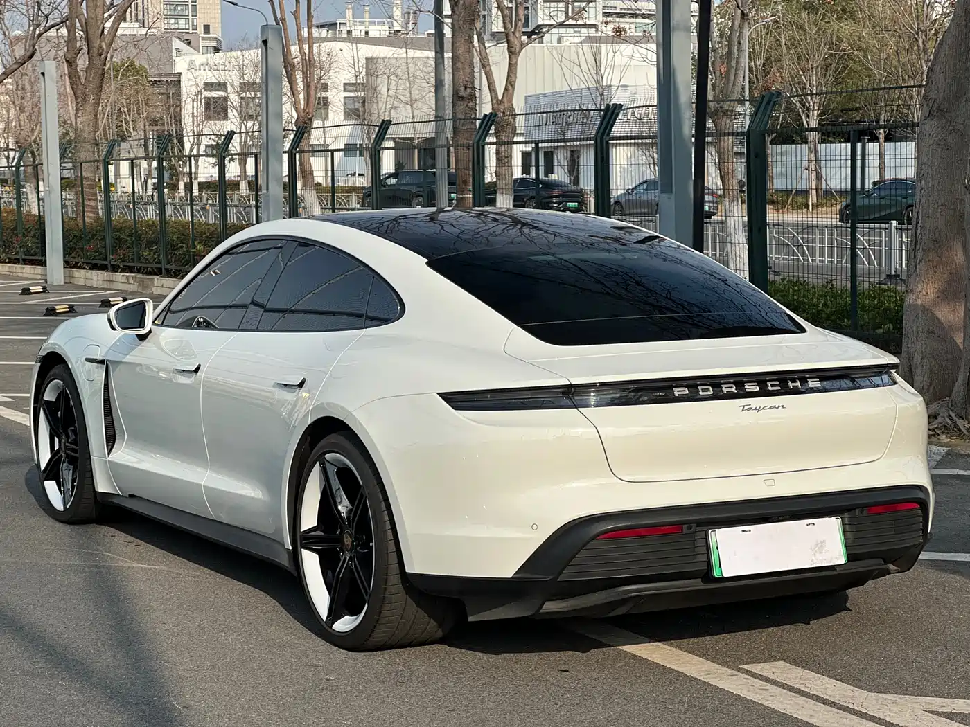 PORSCHE TAYCAN