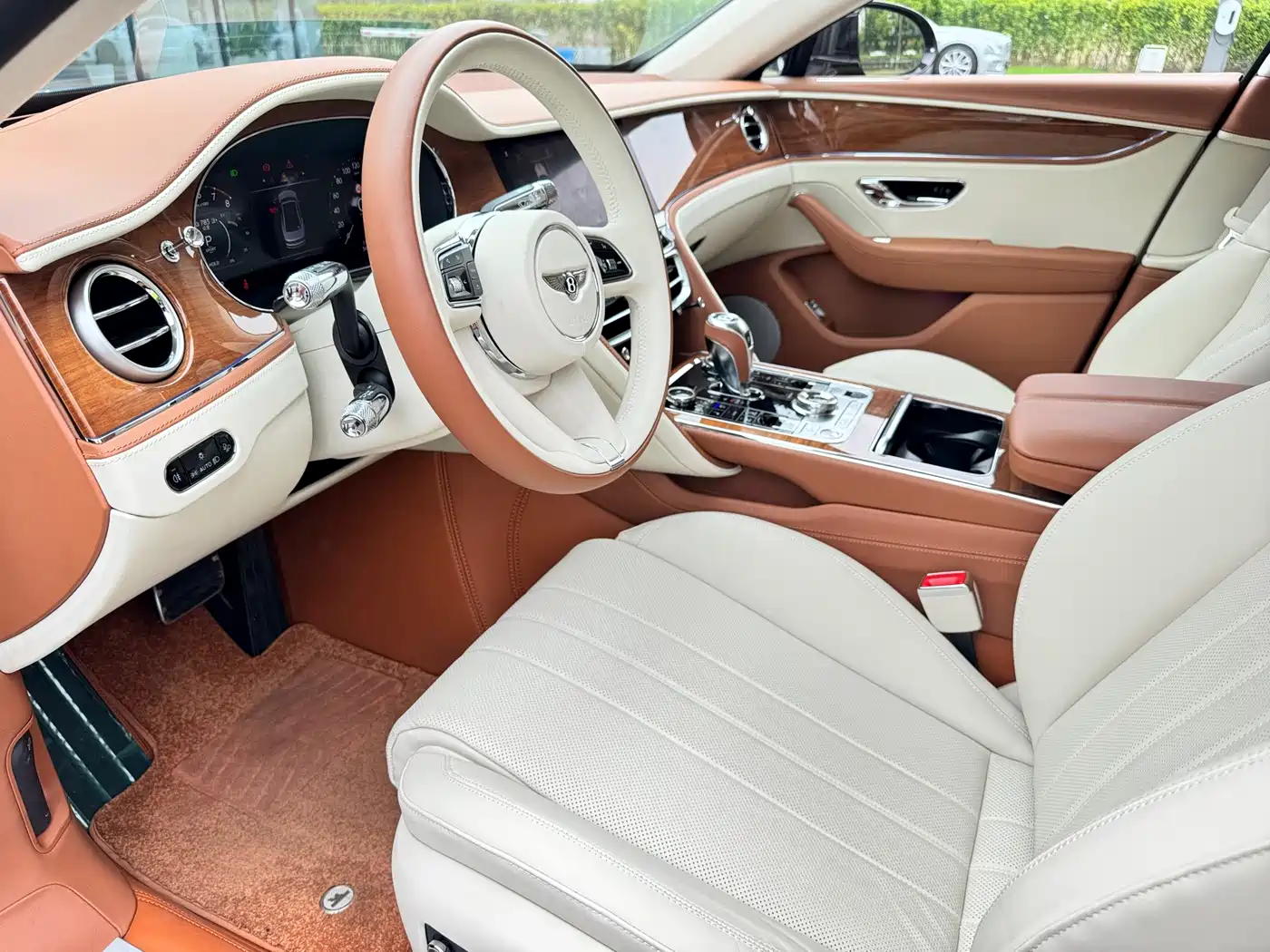 Bentley Flying Spur Plug-in Hybrid 2026 2026 Model 4.0T V8 Standard Edition