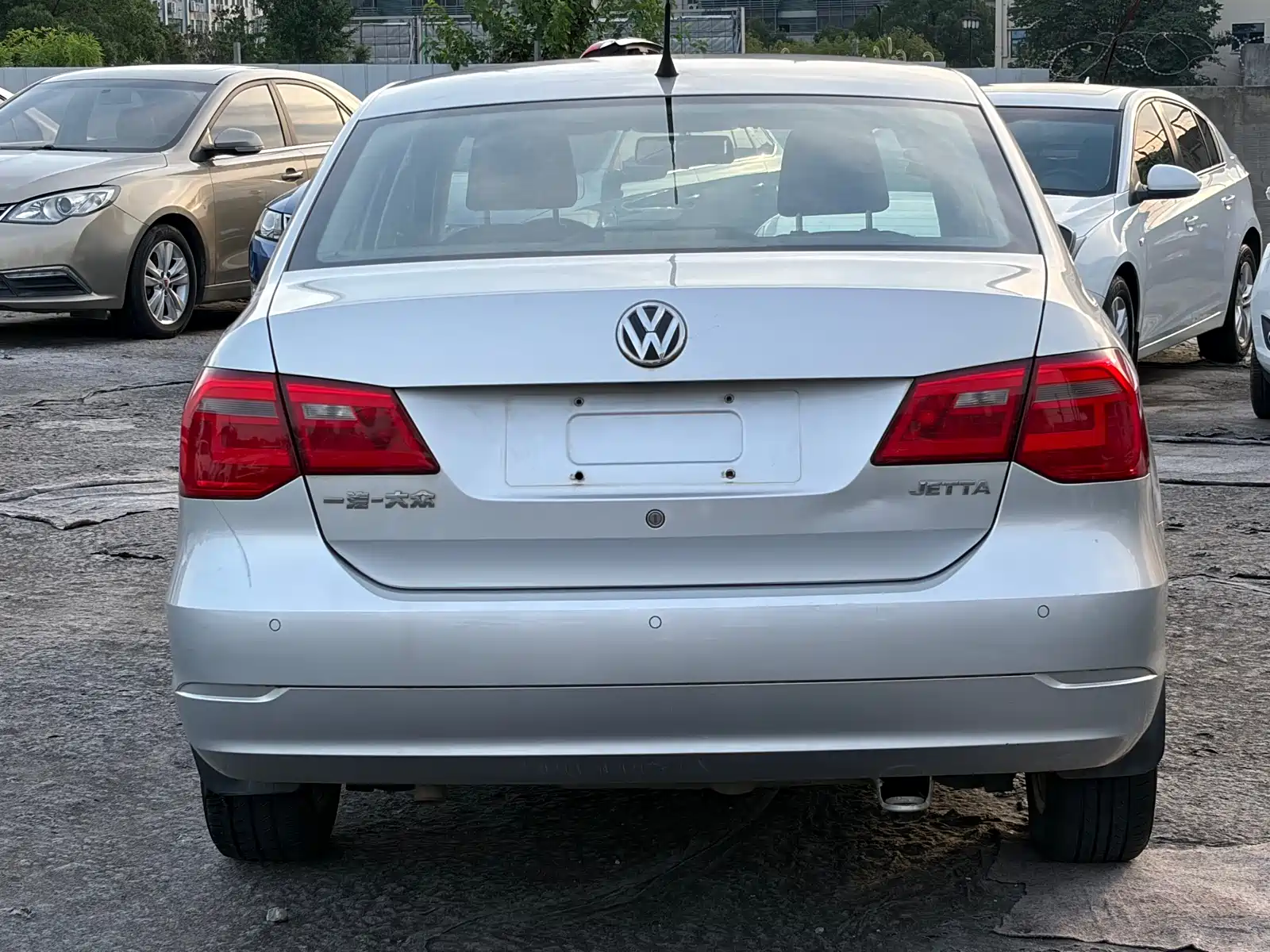 Photo 6 - Volkswagen Jetta