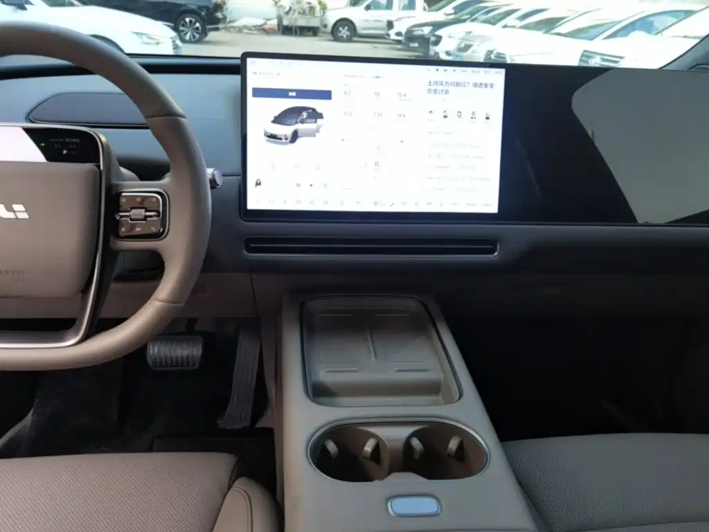 Li Auto i6 2026 2025 2WD Base Model