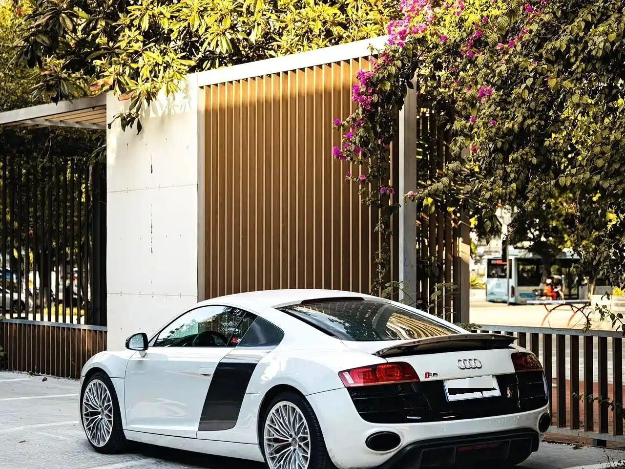 Фото 15 - Audi R8