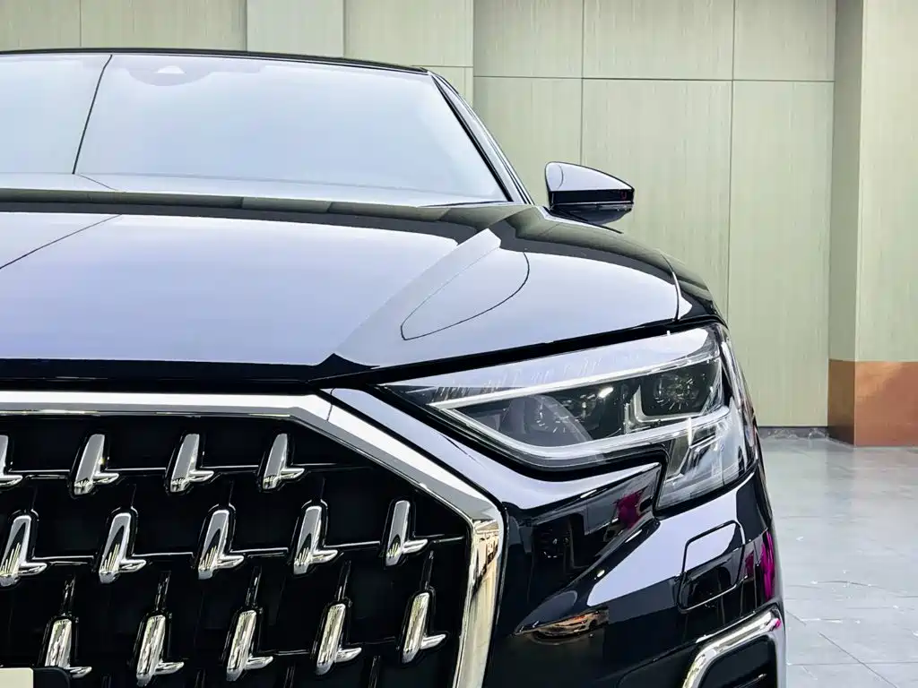 Фото 7 - Audi A8