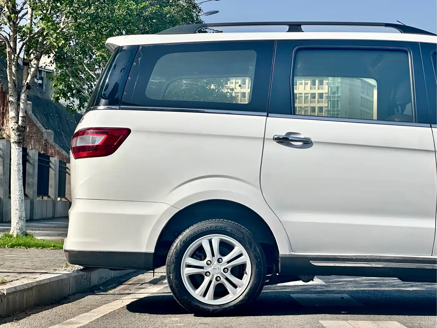 BAIC Huansu H2 2016 2015 1.5L AMT Luxury BJ415C
