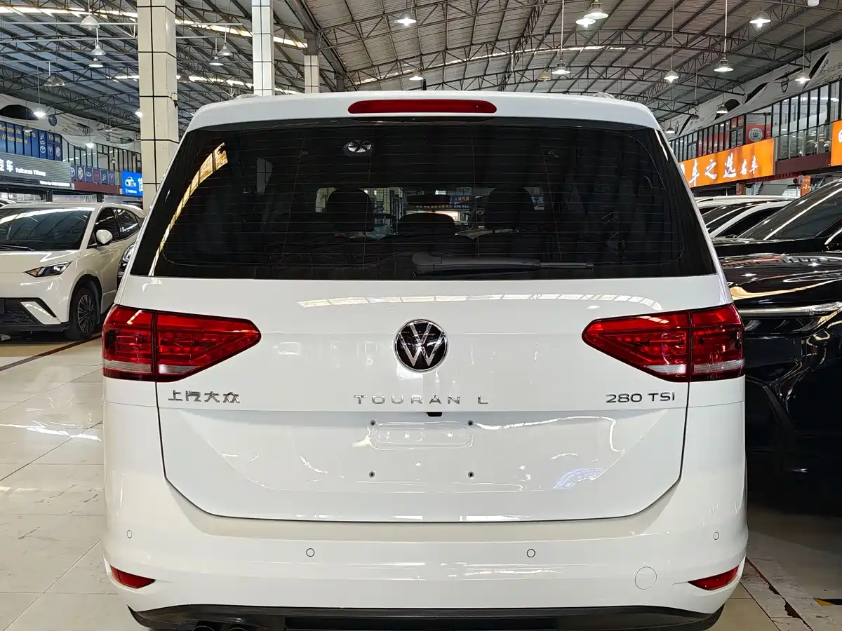 Photo 5 - Volkswagen Touran