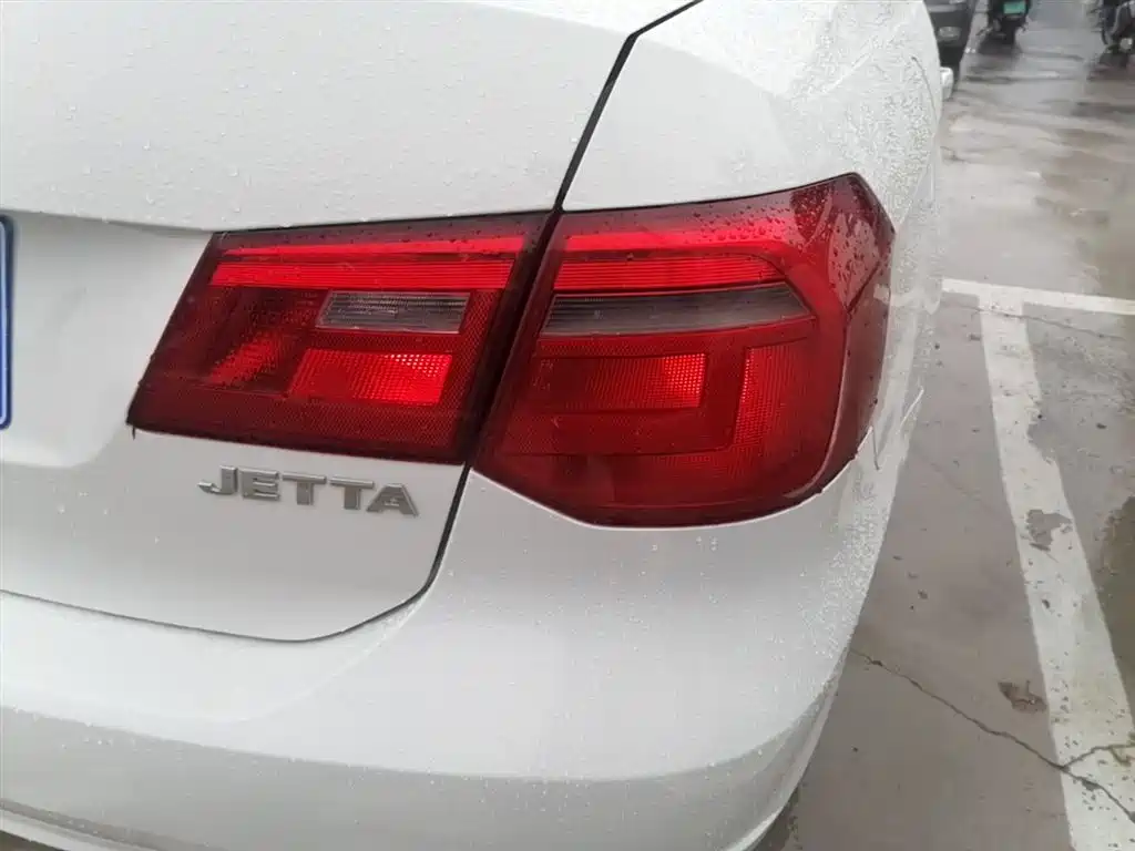 Volkswagen Jetta 2015 1.6L Manual Trend фото 8
