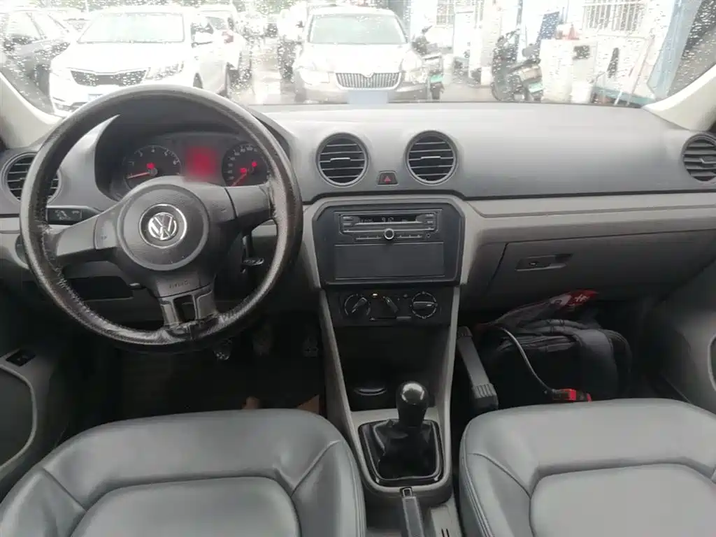 Volkswagen Jetta 2015 1.6L Manual Trend фото 10