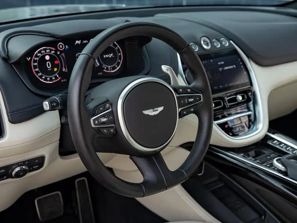 Aston Martin DBX 2026 2024 4.0T V8
