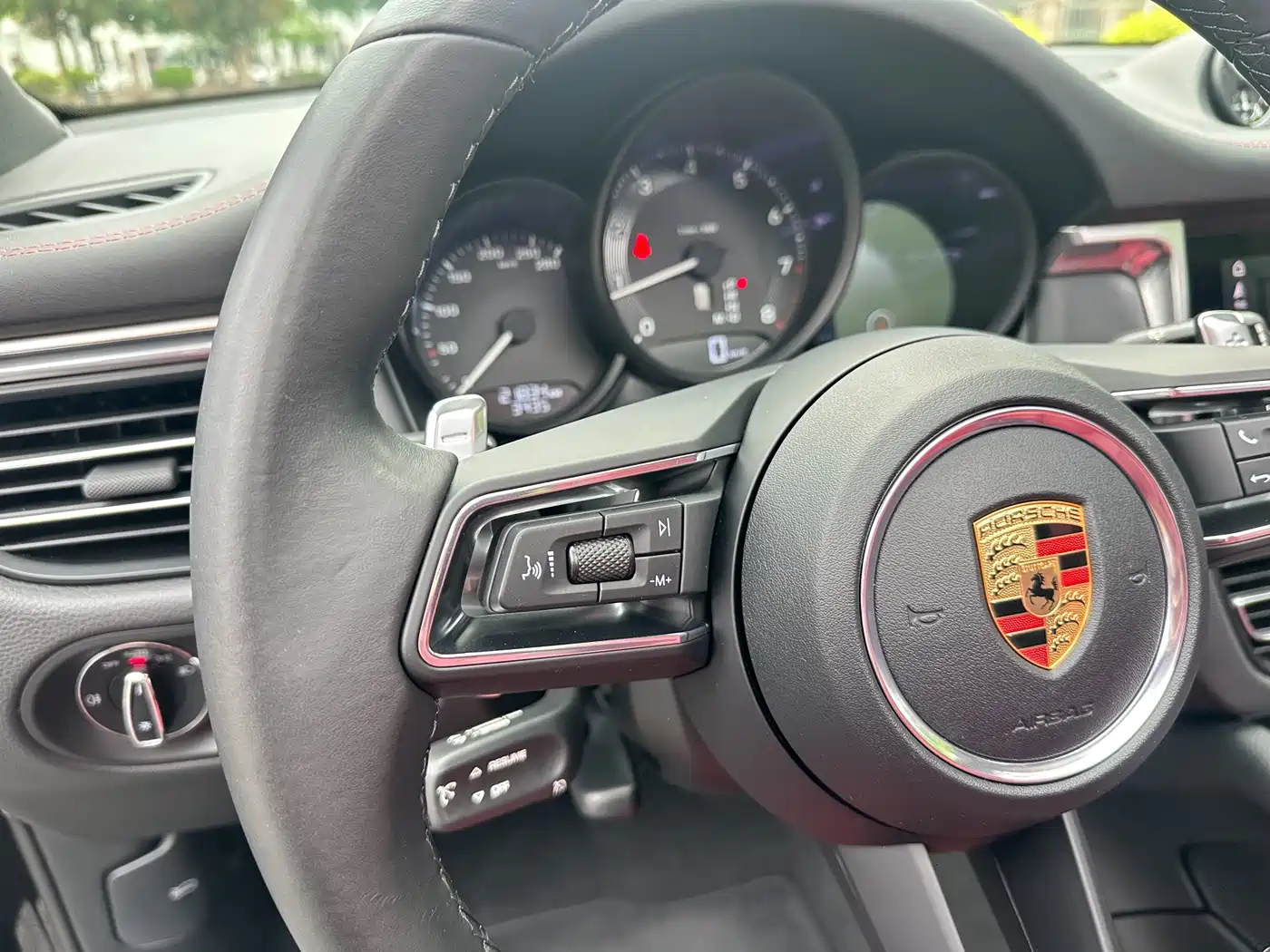 Porsche Macan 2023 Macan 2.0T фото 13
