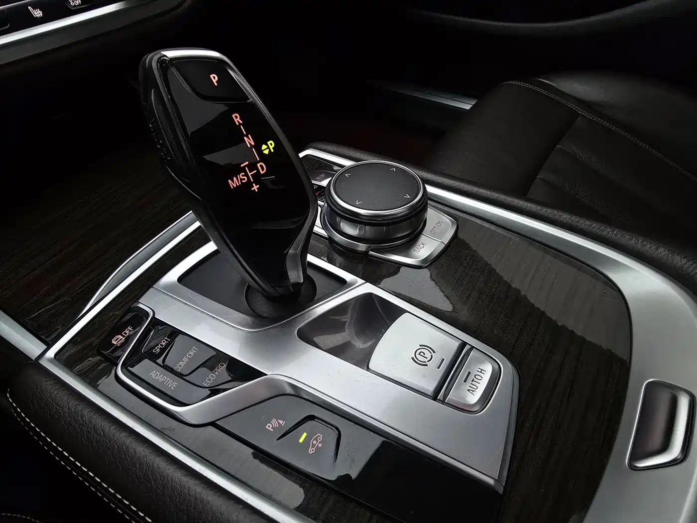 BMW 7 Series 2016 730Li Leading фото 15