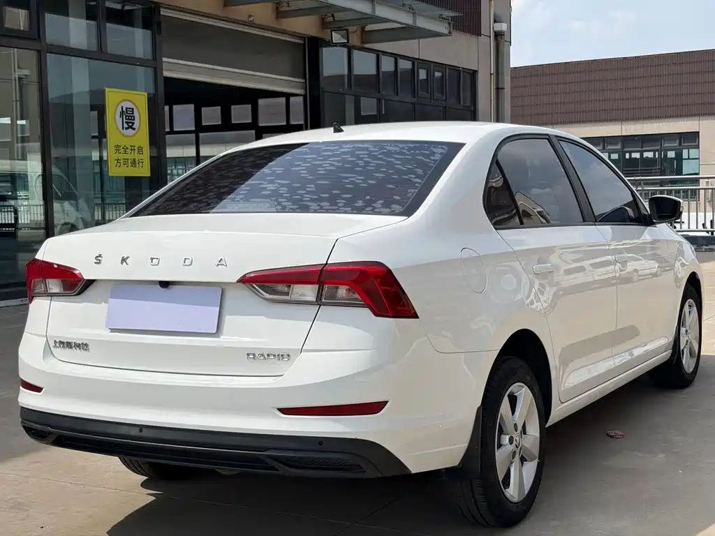 Photo 9 - Škoda Rapid