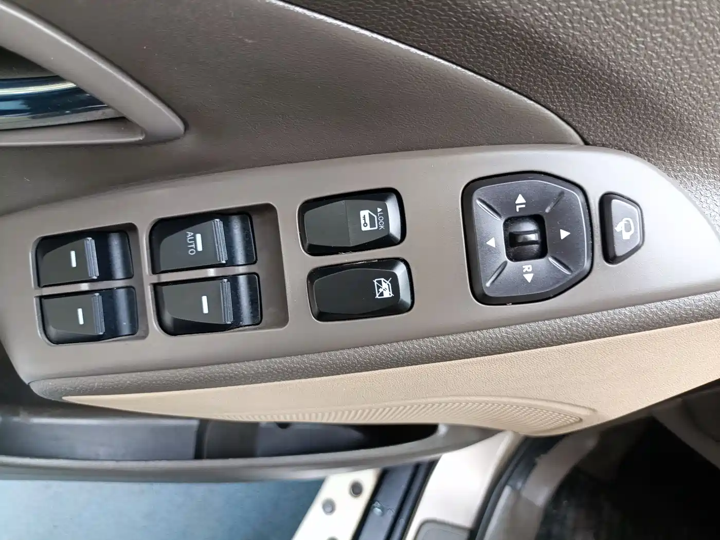 Hyundai Beijing Hyundai ix35 2010 2.0L Automatic 4WD Premium GLS фото 19