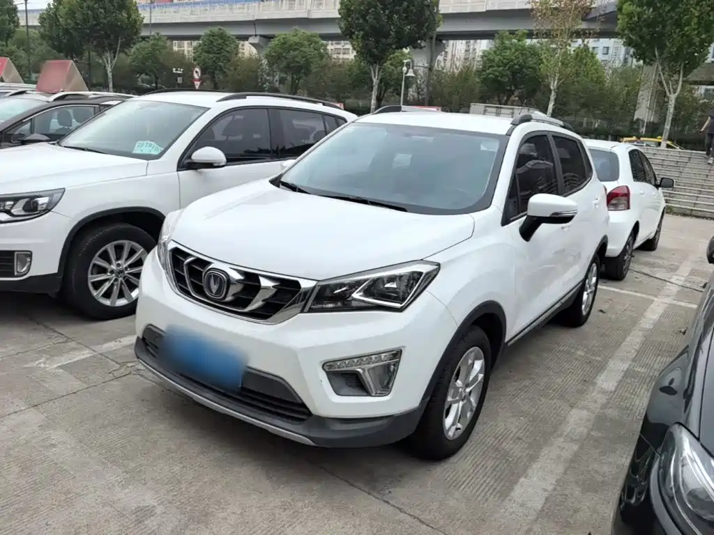 Фото 2 - Changan CS15