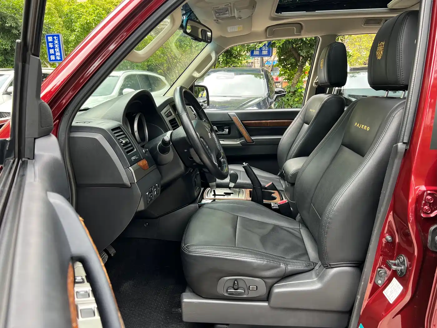 Mitsubishi Pajero (Import) 2020 3.0L Automatic Standard Edition фото 8