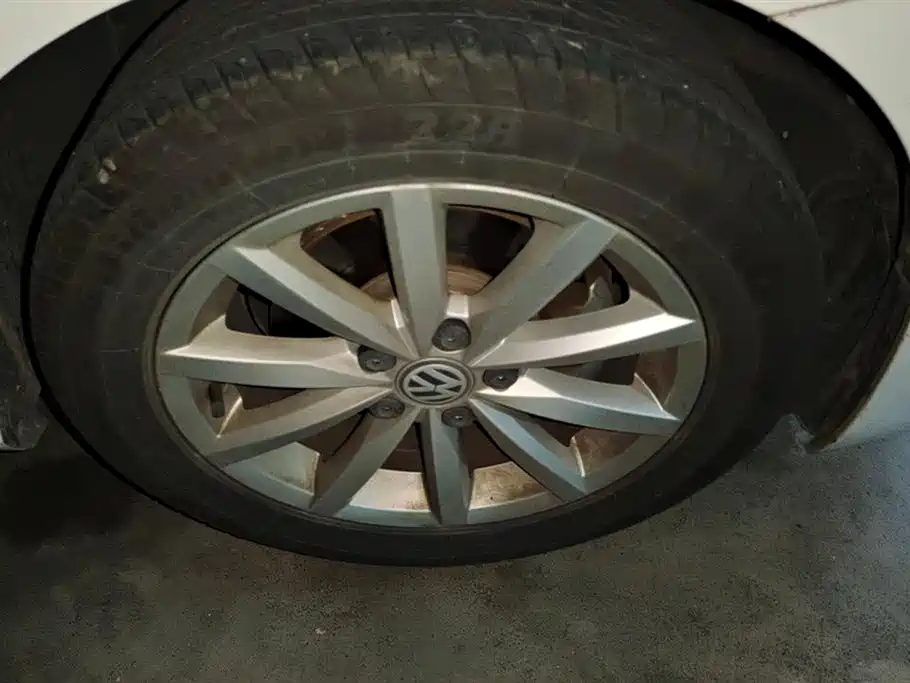 VOLKSWAGEN GOLF*JIAYU