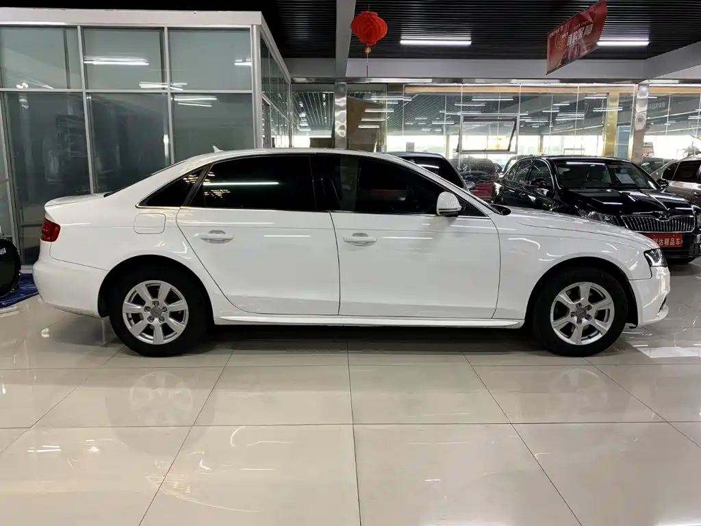 Photo 4 - Audi A4L