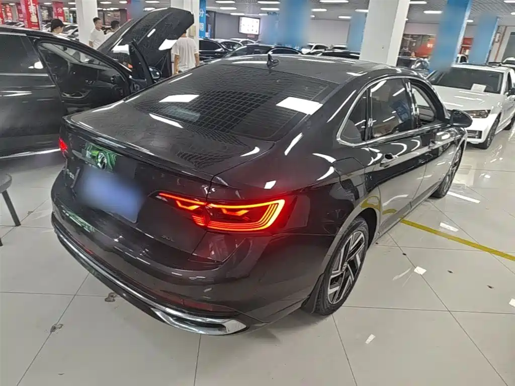 Volkswagen Sagitar 2023 300TSI DSG Surpassing Edition фото 7