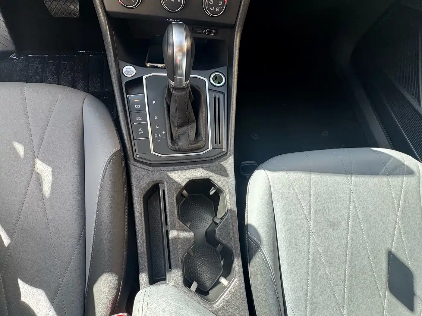 Volkswagen Lavida 2023 1.5L Auto Luxury Edition фото 8
