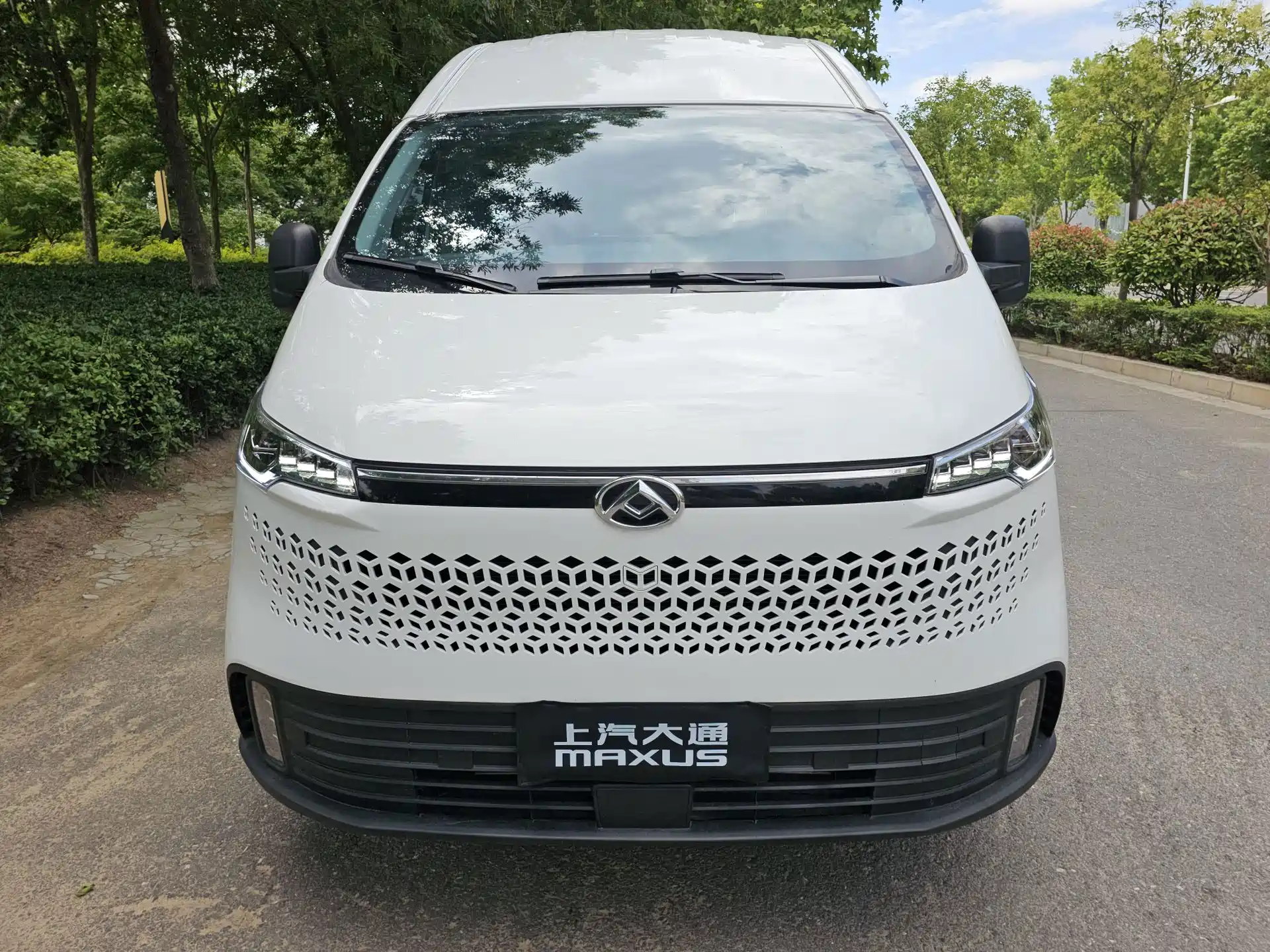 Фото 2 - Maxus Xintu V70