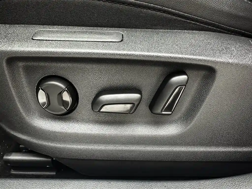 Volkswagen Tharu 2022 280TSI FWD Luxury Edition фото 17