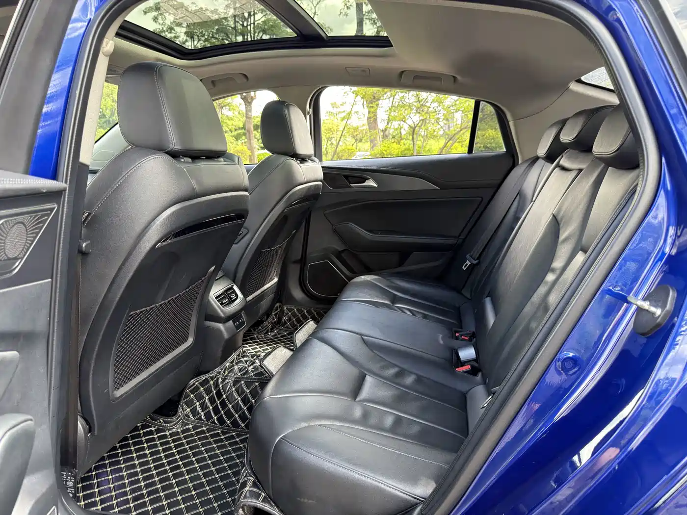 Фото 5 - Hongqi H5