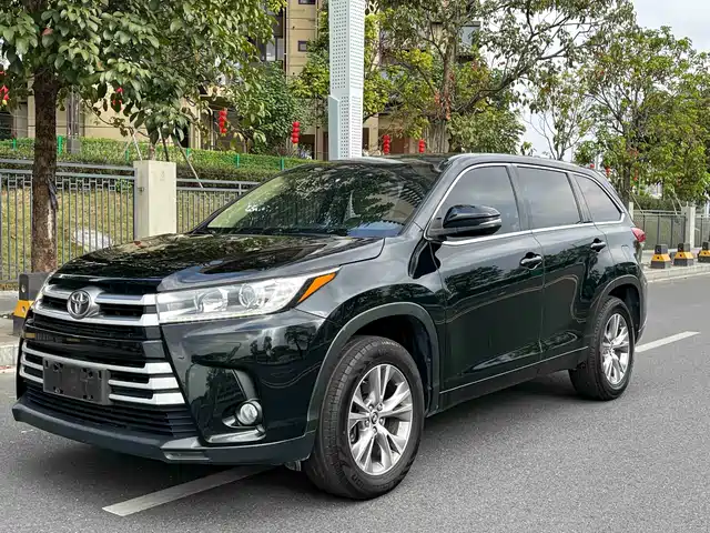 TOYOTA HIGHLANDER