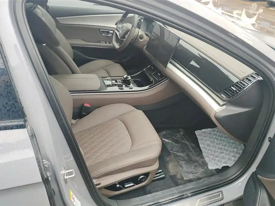BYD Han 2025 DM-i Smart Driving Edition 125KM Honor фото 8