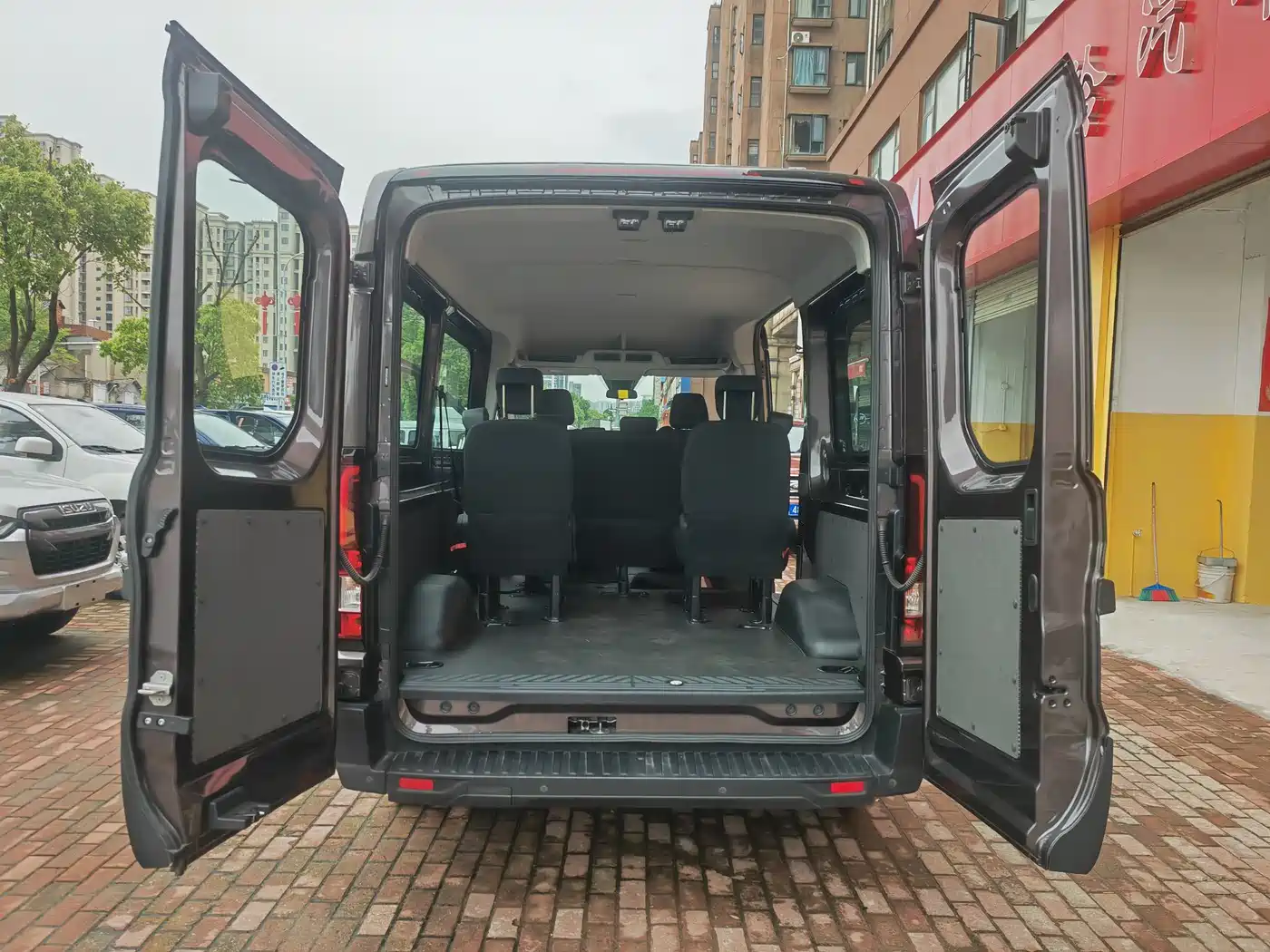 Ford Transit T8 2024 T8 2.0T Diesel Manual Mid-wheelbase Mid-roof 6-seater Multi-purpose Version (2/2/2) фото 15