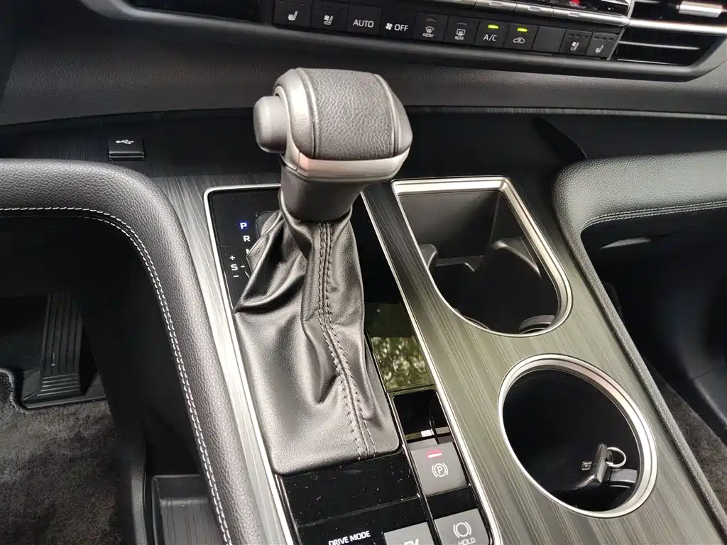 Toyota Sienna 2023 2.5L Hybrid Premium Edition фото 10