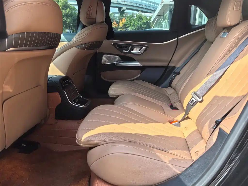 Mercedes-Benz E-Class 2024 Model E 300 L Luxury фото 16