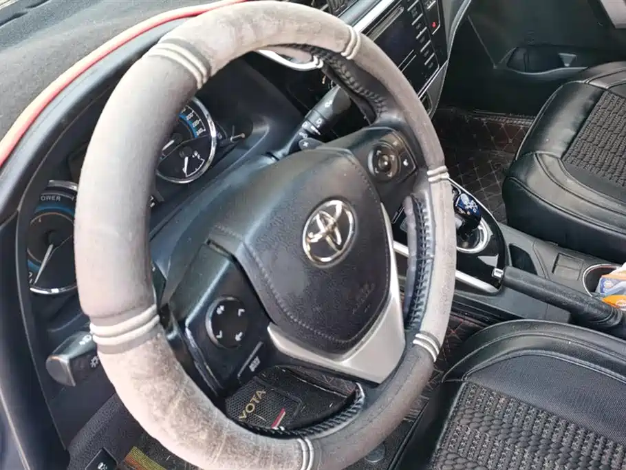 Toyota Corolla 2017 Facelift Hybrid 1.8L E-CVT Elite Edition фото 15