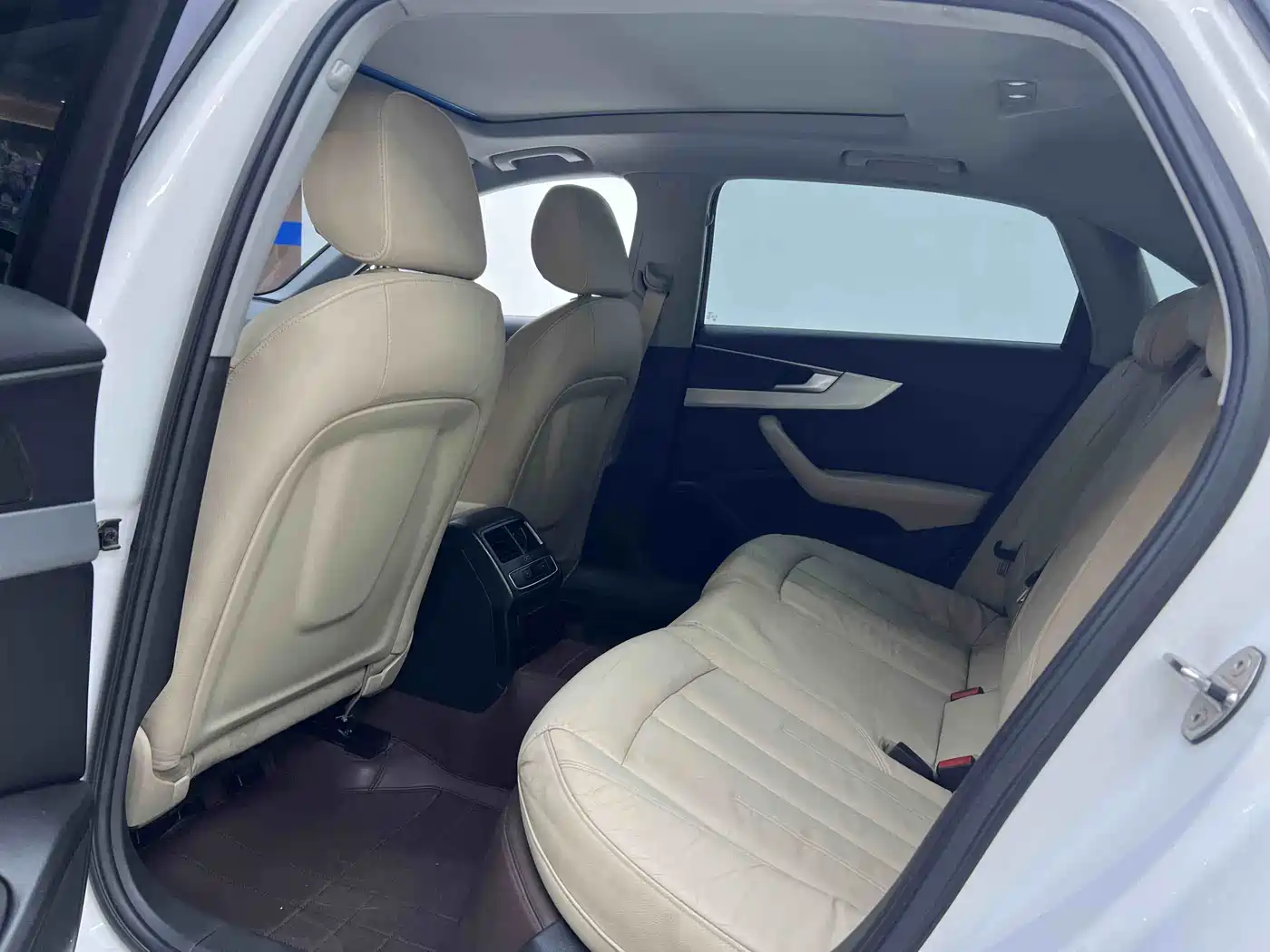 Audi A4L 2018 30th Anniversary 45 TFSI quattro Personality Sport фото 7
