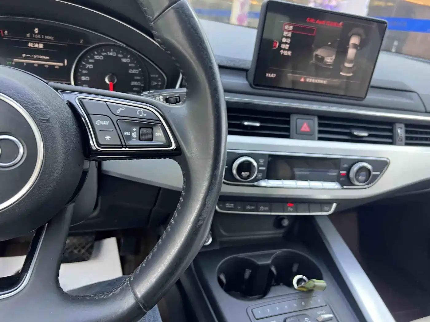 Audi A4L 2018 30th Anniversary 45 TFSI quattro Personality Sport фото 8
