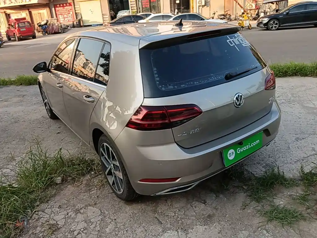 Фото 5 - Volkswagen Golf