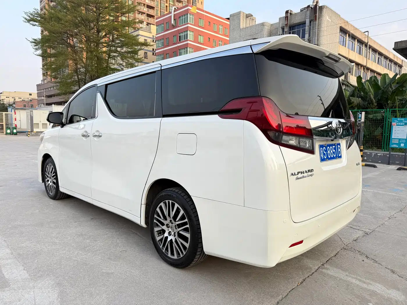 Toyota Alphard 2018 3.5L Luxury фото 10