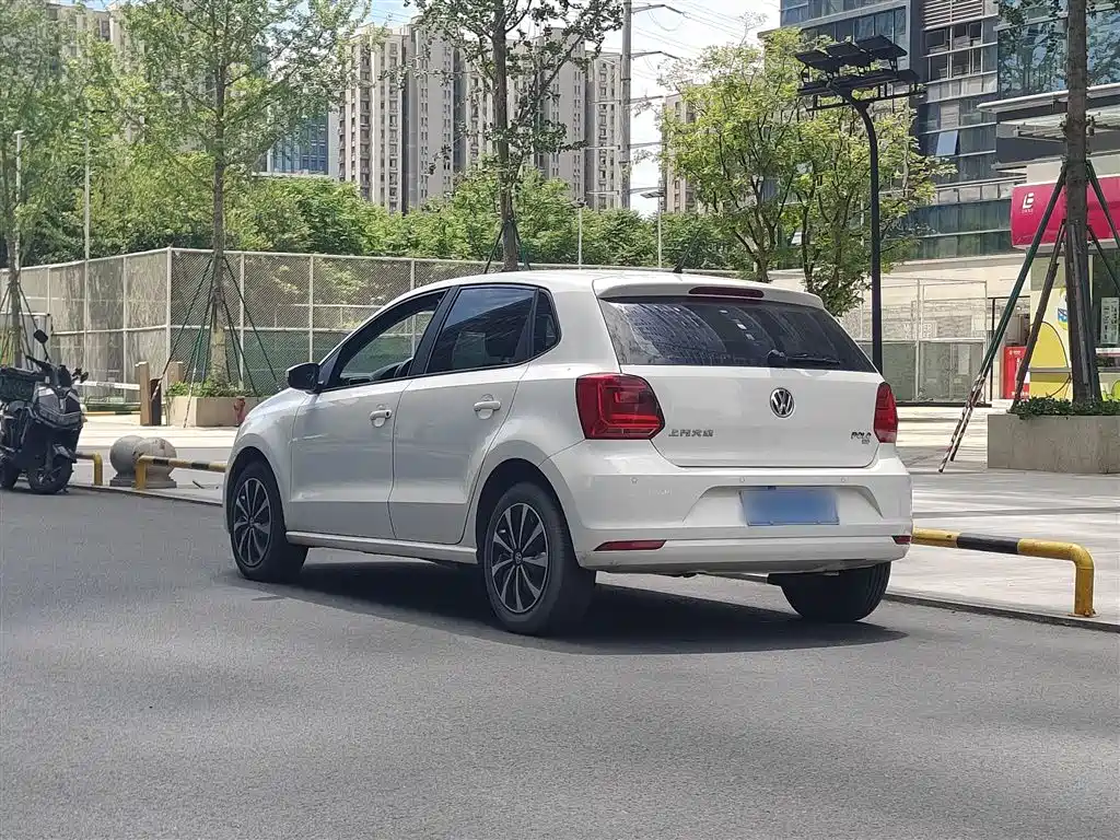 Volkswagen Polo 2016 1.6L Automatic Comfort фото 5