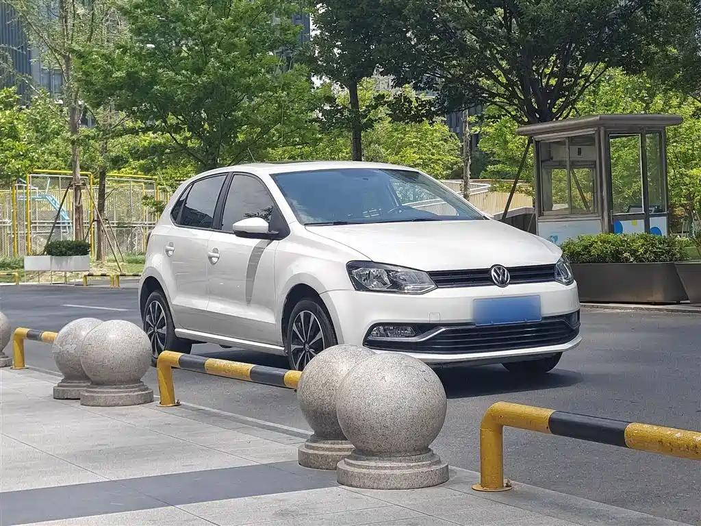 Volkswagen Polo 2016 1.6L Automatic Comfort фото 4