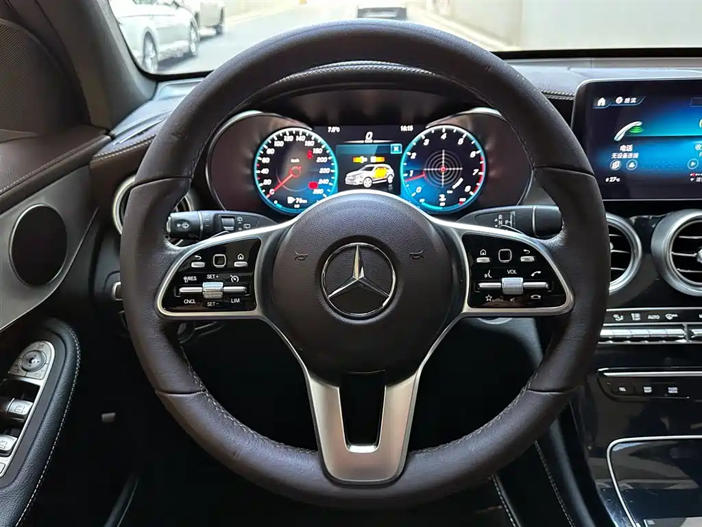 MERCEDES-BENZ GLC