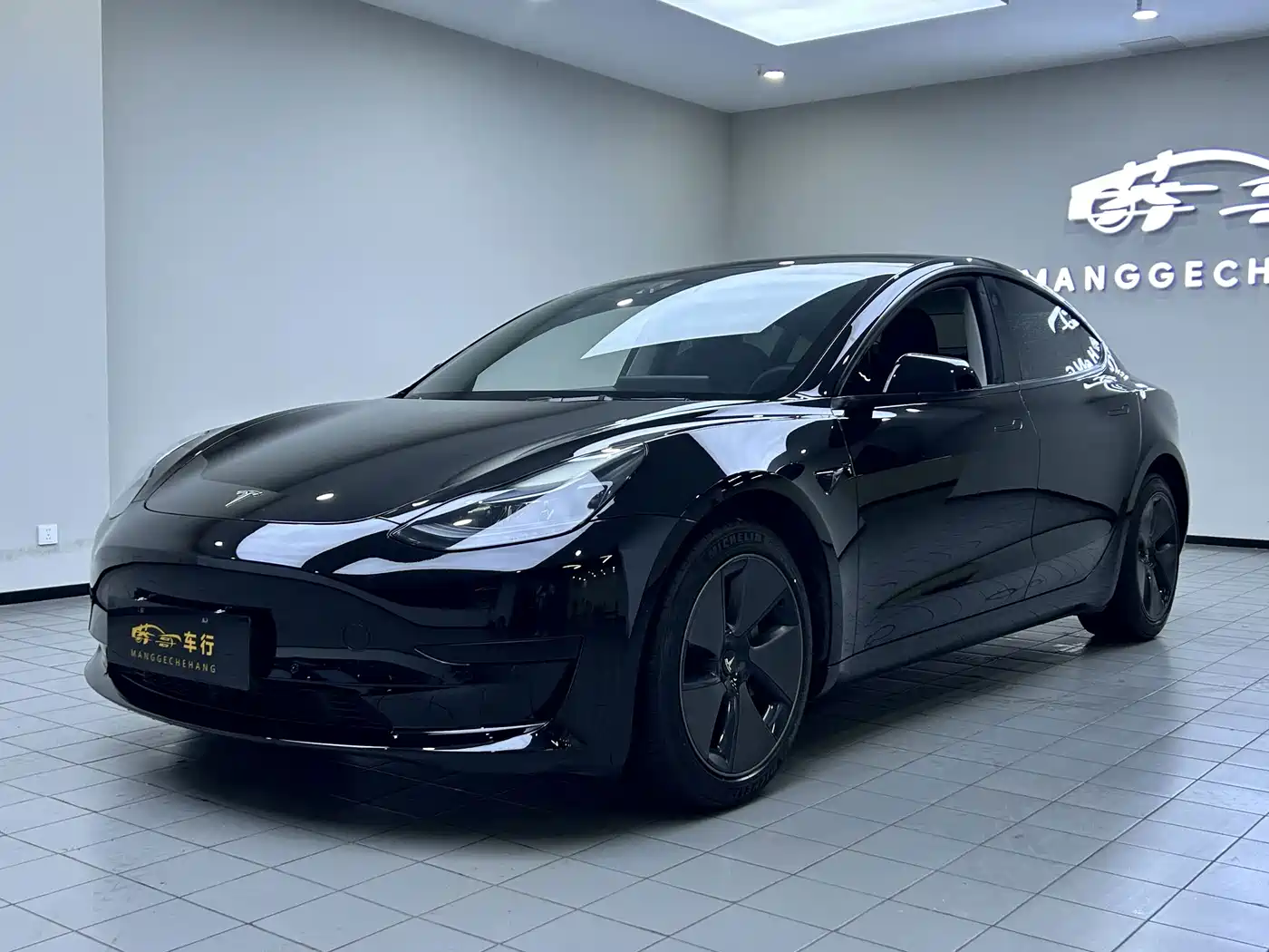 Фото 3 - Tesla Model 3