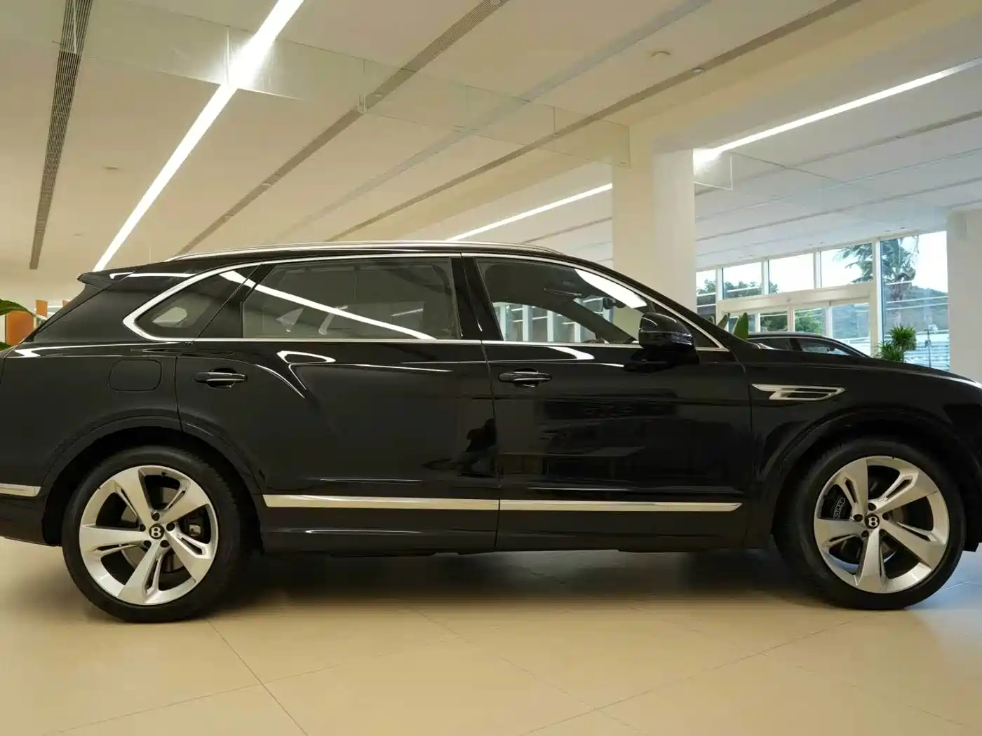 Bentley Bentayga 2025 2024 4.0T V8 Long Wheelbase