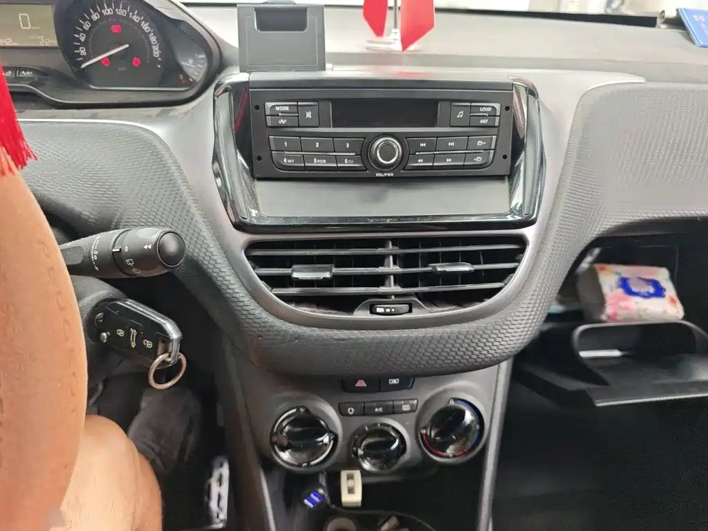 Peugeot 2008 2017 2014 1.6L Manual Trend Edition