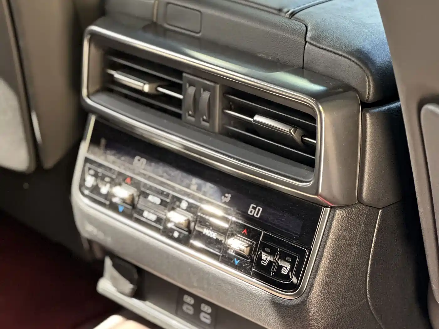 Фото 12 - Lexus LX